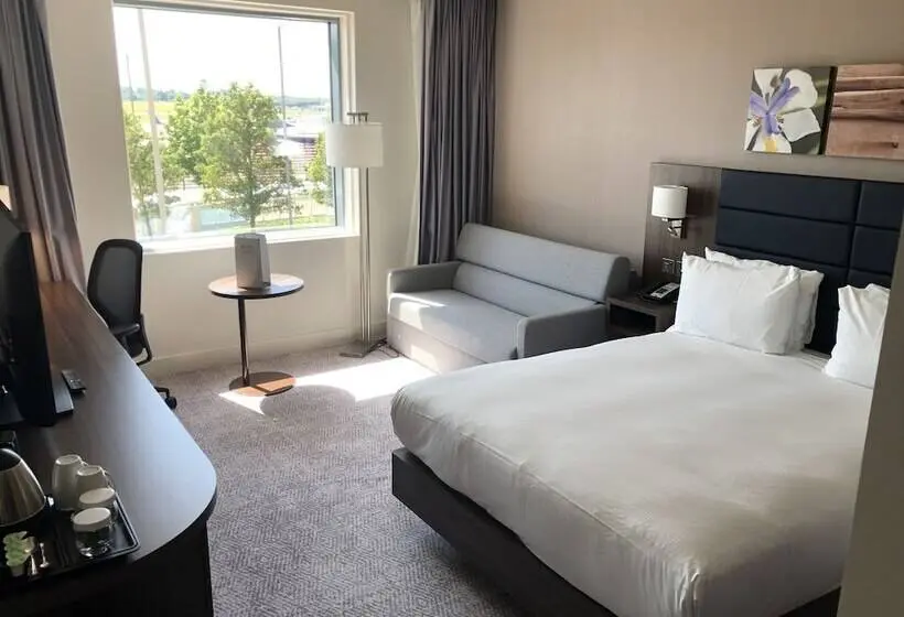 اتاق خانوادگی, Hilton Garden Inn Birmingham Airport