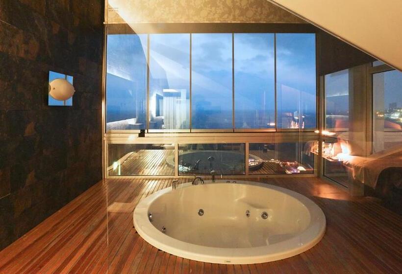 سوئیت اجرایی با چشم‌انداز دریا, Luxor