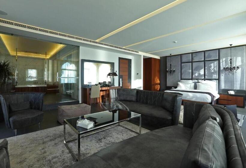 سوئیت رویال, Luxor