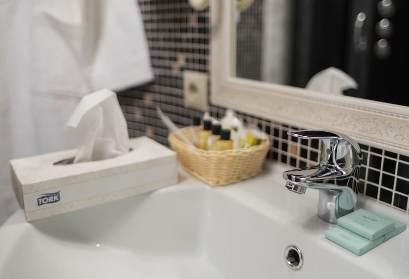 اتاق سوپریور, Onegin