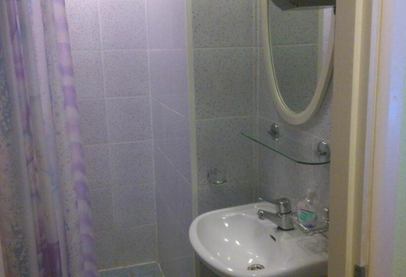 اتاق خانوادگی, Pansionaat Valentina