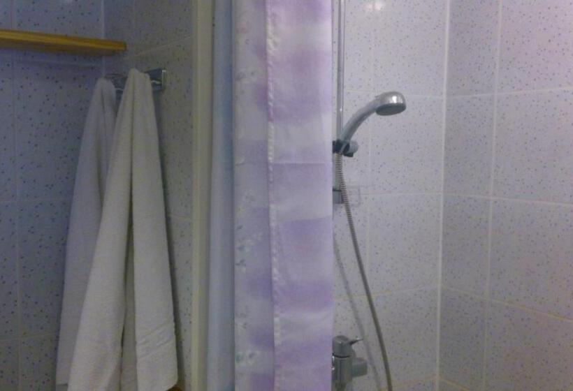 اتاق خانوادگی, Pansionaat Valentina