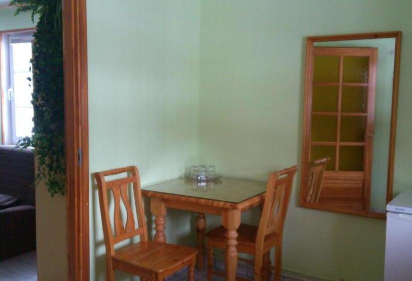 اتاق خانوادگی, Pansionaat Valentina