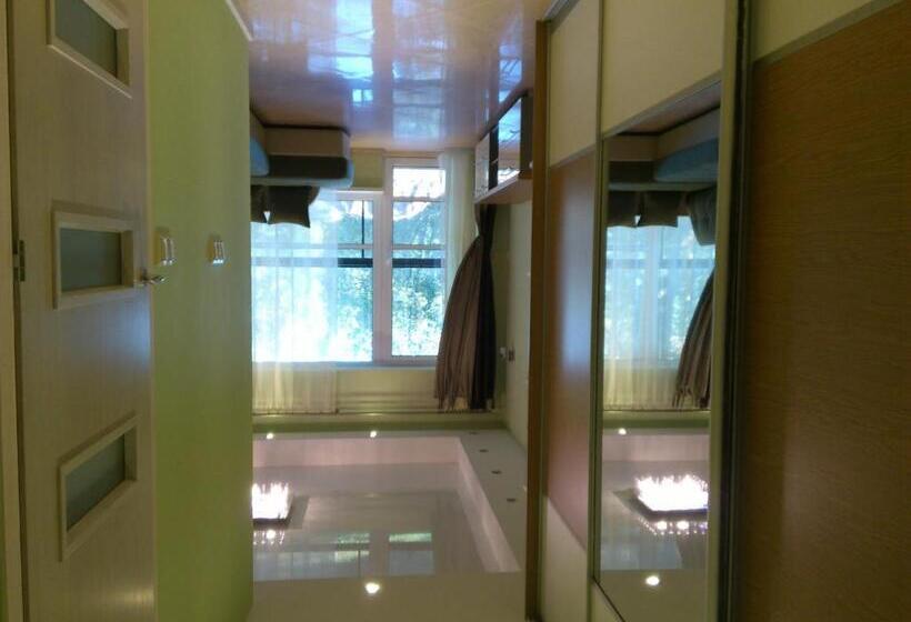 استودیوی لوکس, Pansionaat Valentina