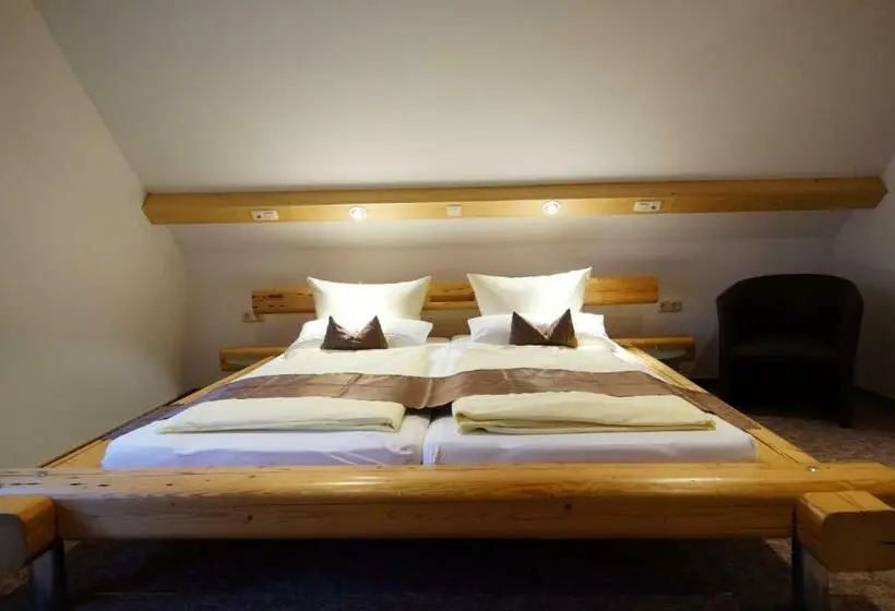 スタンダードトリプルルーム, Gasthof Pension Waldfrieden
