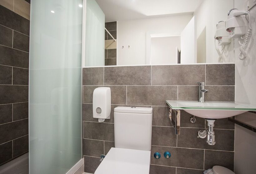 اتاق اکونومی, Cc Malasaña