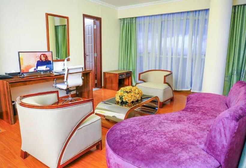 سوییت لوکس, Denver Boutique