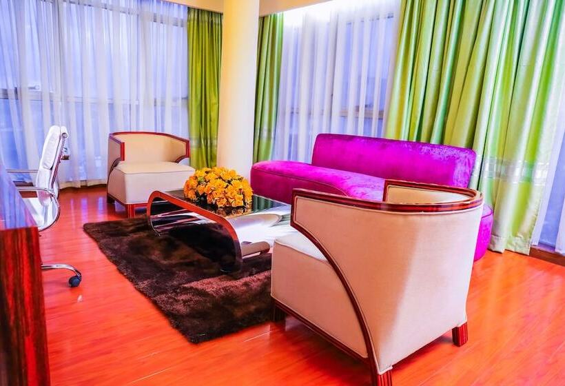 سوییت لوکس, Denver Boutique