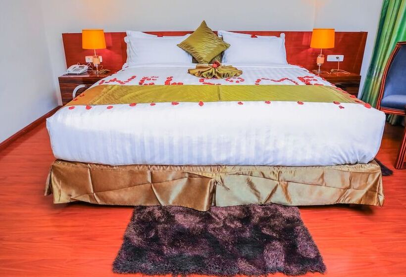 سوییت لوکس, Denver Boutique