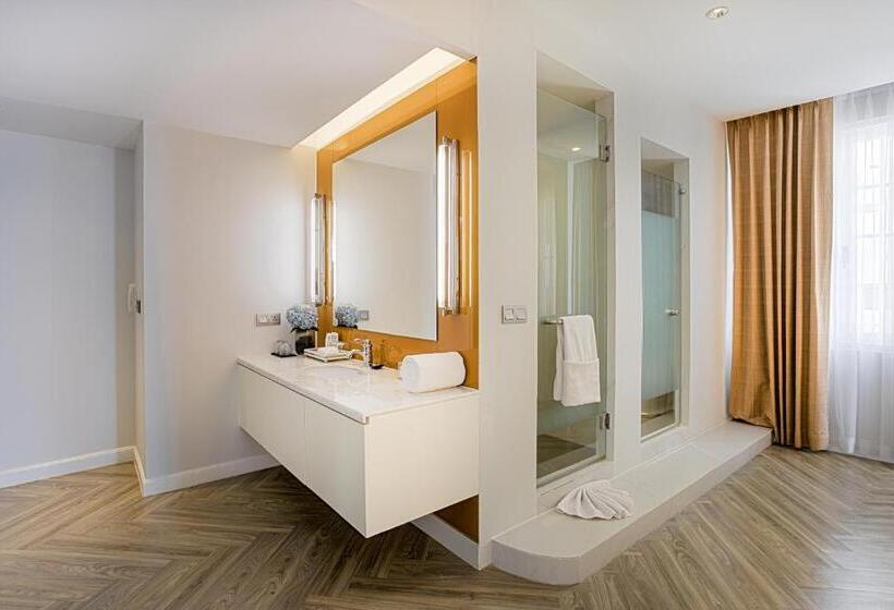 Deluxe room with river view, La Seine