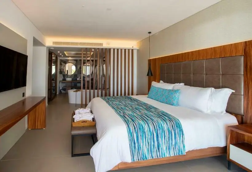 Suite with Hot Tub