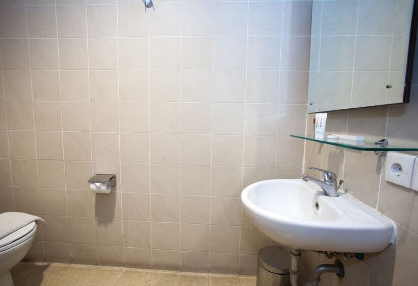 标准间, Reddoorz Premium @ Raya Nginden