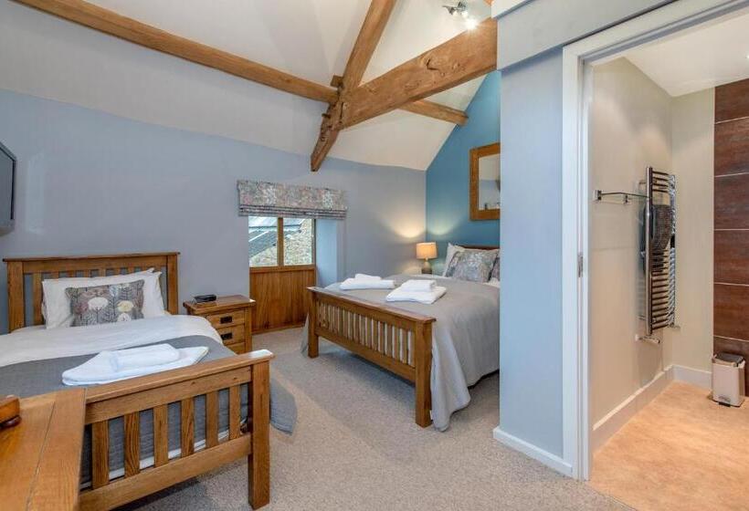 جناح ديلوكس, Shave Farm