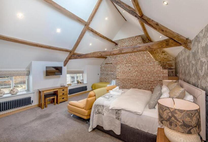 غرفة سوبيريور ثلاثية, Shave Farm