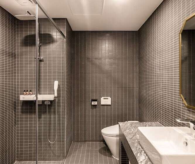 غرفة قياسية, Westernlife