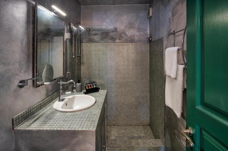 غرفة قياسية, Westernlife