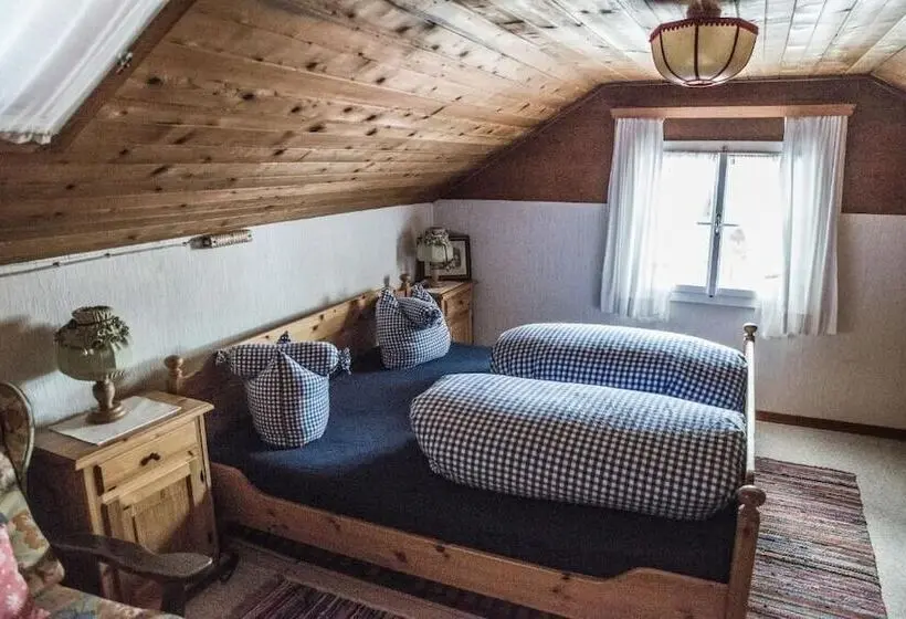اتاق استاندارد سه تخته با سرویس بهداشتی مشترک, Almhütte & Skihütte Kohlerhaus