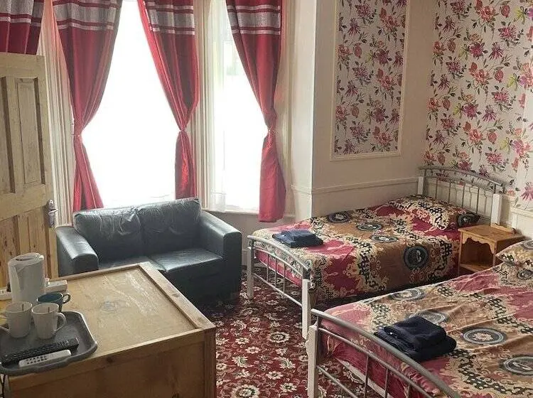 ファミリールーム, Fawlty Towers