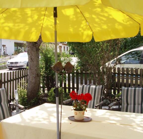 标准三人间, Gaestehaus Richter