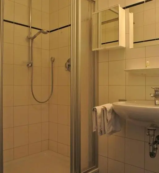 Quarto Economy, Garni Post