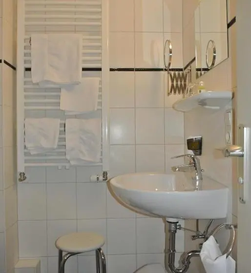 Quarto Economy, Garni Post