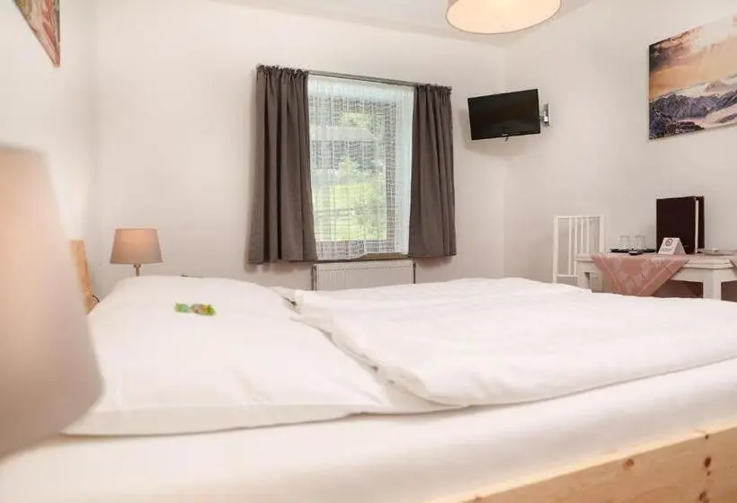 Quarto Estandar, Garni Post