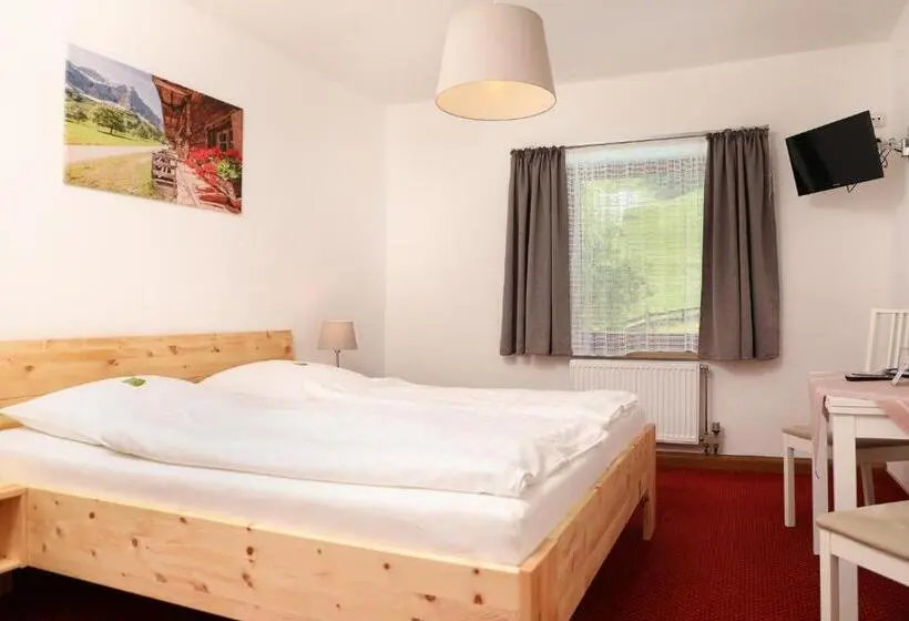 Quarto Estandar, Garni Post