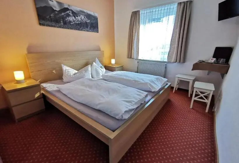 Quarto Estandar, Garni Post