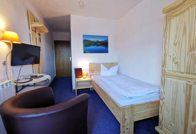 Quarto Estandar Individual, Garni Post