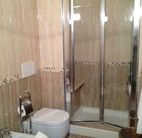 غرفة قياسية, La Dependance