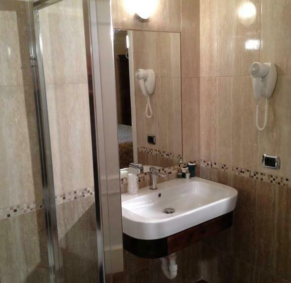 غرفة قياسية, La Dependance