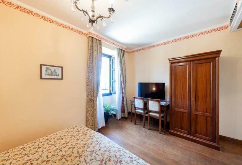 غرفة قياسية, La Dependance