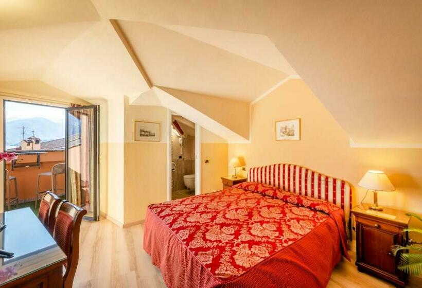 غرفة قياسية, La Dependance