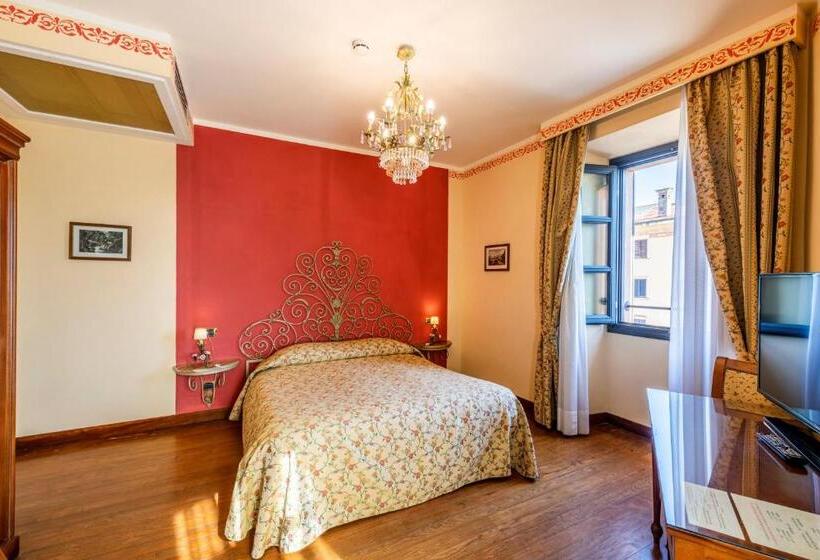 غرفة قياسية ثلاثية, La Dependance