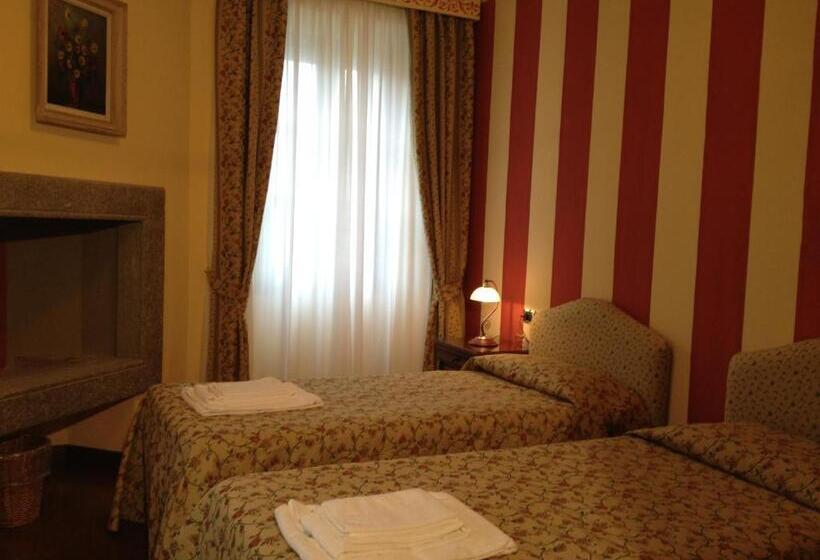 غرفة قياسية رباعية, La Dependance