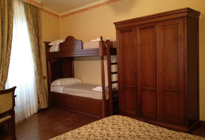 غرفة قياسية رباعية, La Dependance