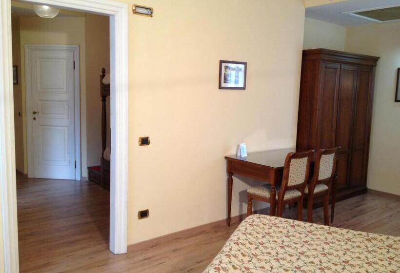 غرفة عادية خماسية, La Dependance