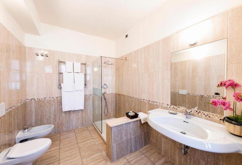 شقة من غرفة نوم واحدة متصلة, La Dependance