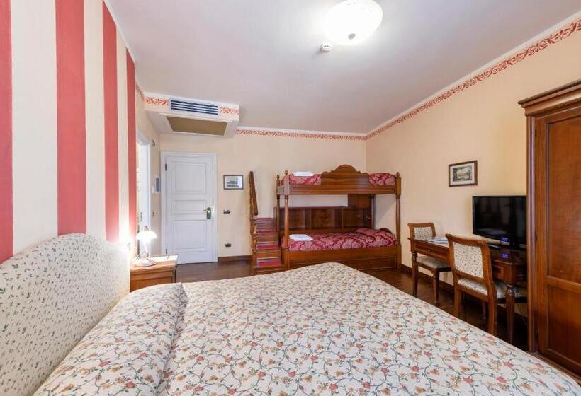 غرفة قياسية ثلاثية, La Dependance