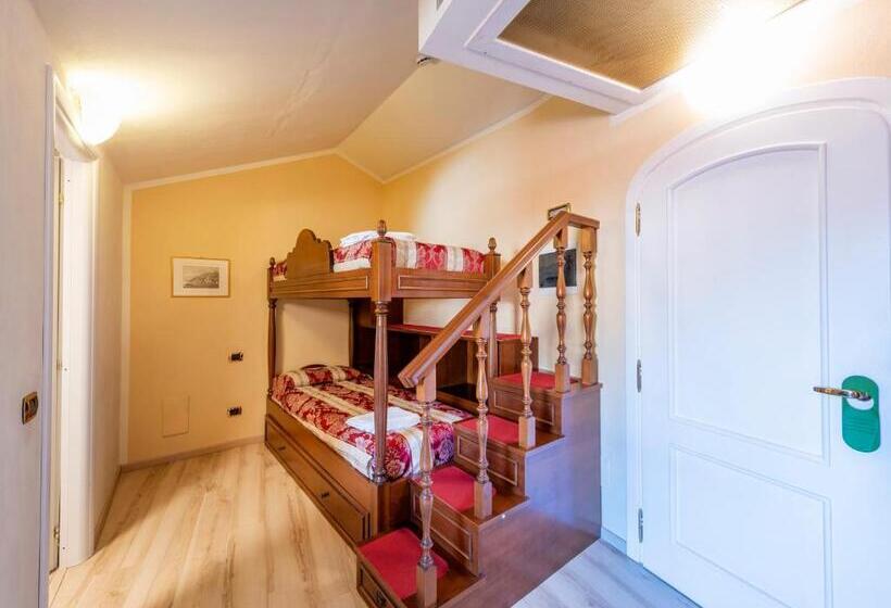 غرفة قياسية رباعية, La Dependance