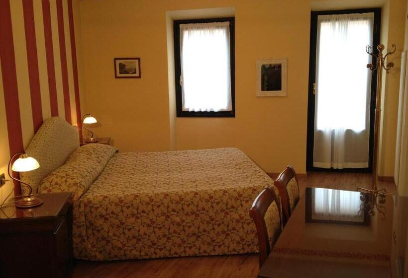 شقة من غرفة نوم واحدة متصلة, La Dependance