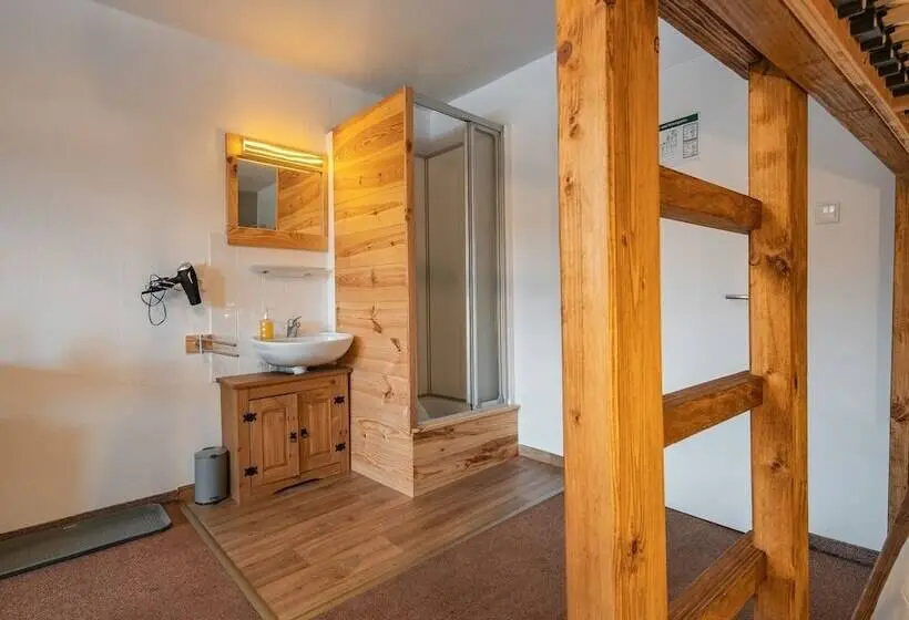 اتاق استاندارد چهارنفره با سرویس بهداشتی مشترک, Ron´s Guesthouse