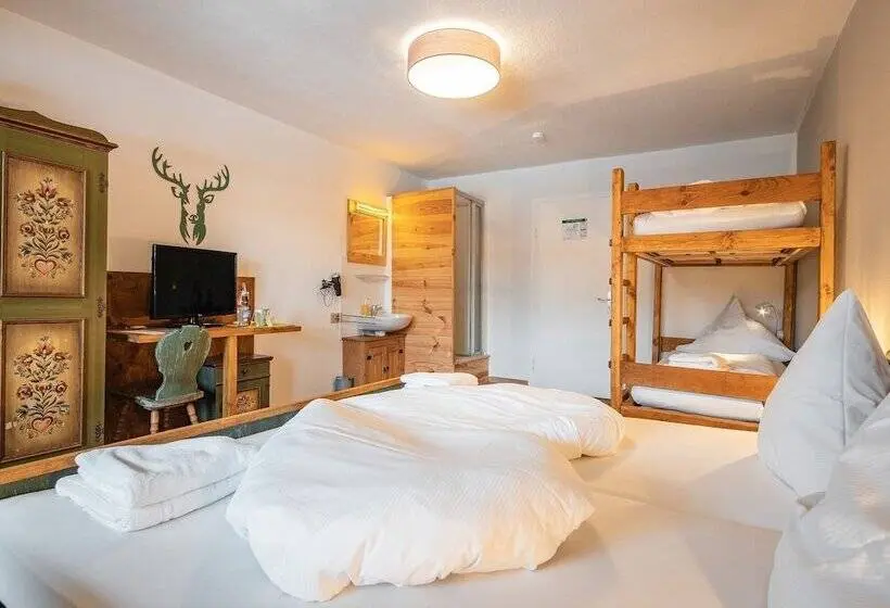 اتاق استاندارد چهارنفره با سرویس بهداشتی مشترک, Ron´s Guesthouse