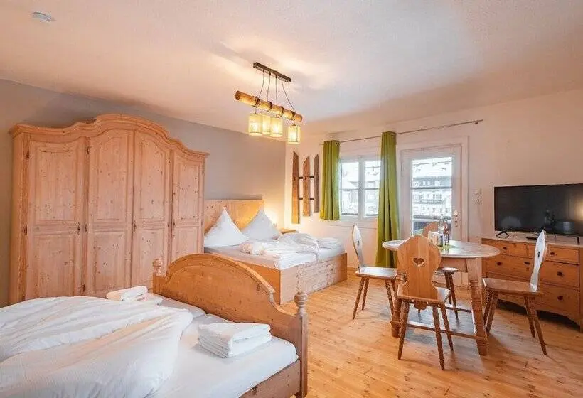 اتاق استاندارد چهار تخته, Ron´s Guesthouse
