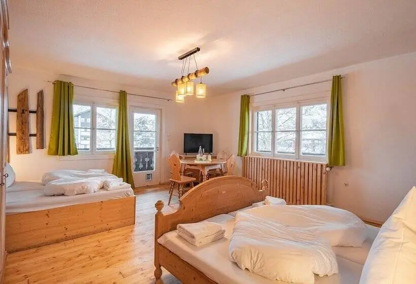 اتاق استاندارد چهار تخته, Ron´s Guesthouse