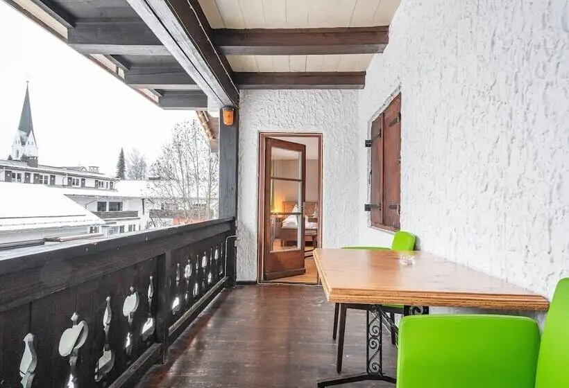 اتاق استاندارد چهارنفره با سرویس بهداشتی مشترک, Ron´s Guesthouse