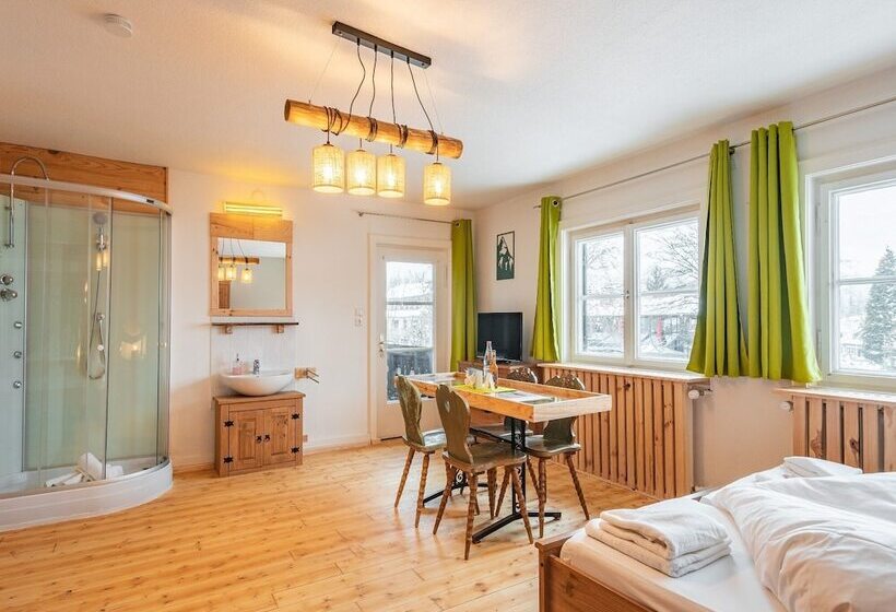 스탠다드 4인용 룸 공용 욕실, Ron´s Guesthouse