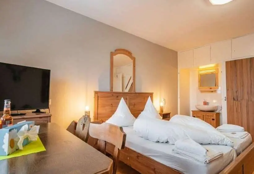 اتاق استاندارد سه نفره, Ron´s Guesthouse