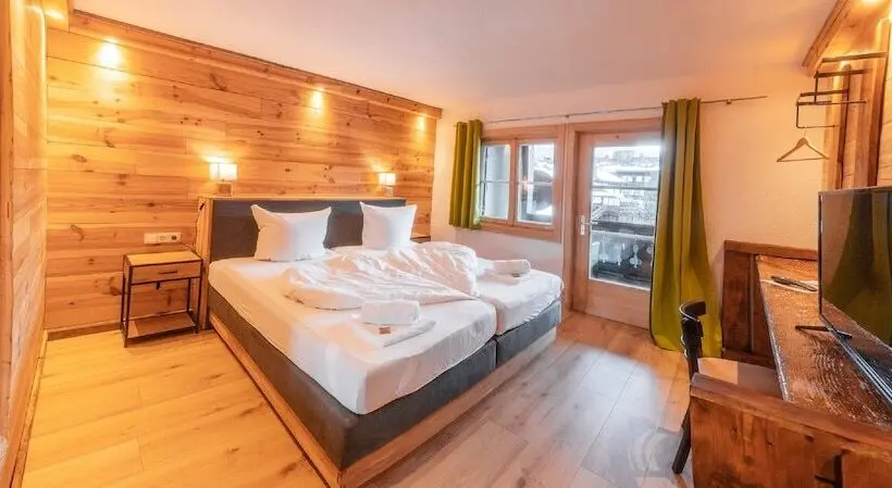 اتاق استاندارد سه تخته با سرویس بهداشتی مشترک, Ron´s Guesthouse