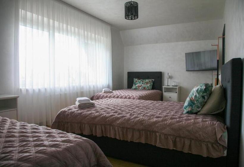 اتاق استاندارد سه نفره, Pils